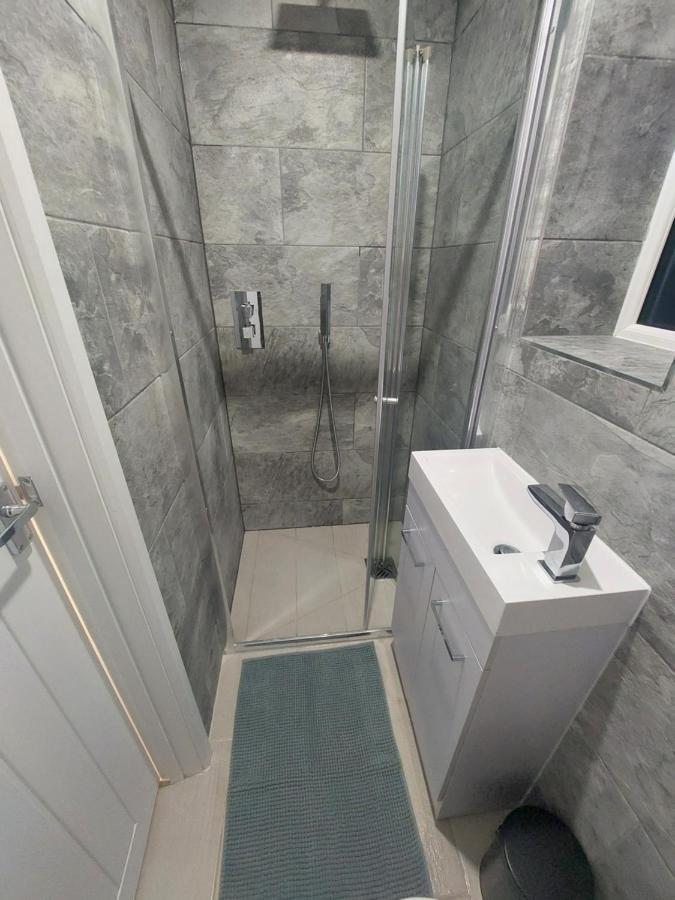 New, Stylish Studio Flat With Private Patio And Free On-Street Parking Check Out At 11Am Bournemouth Bagian luar foto
