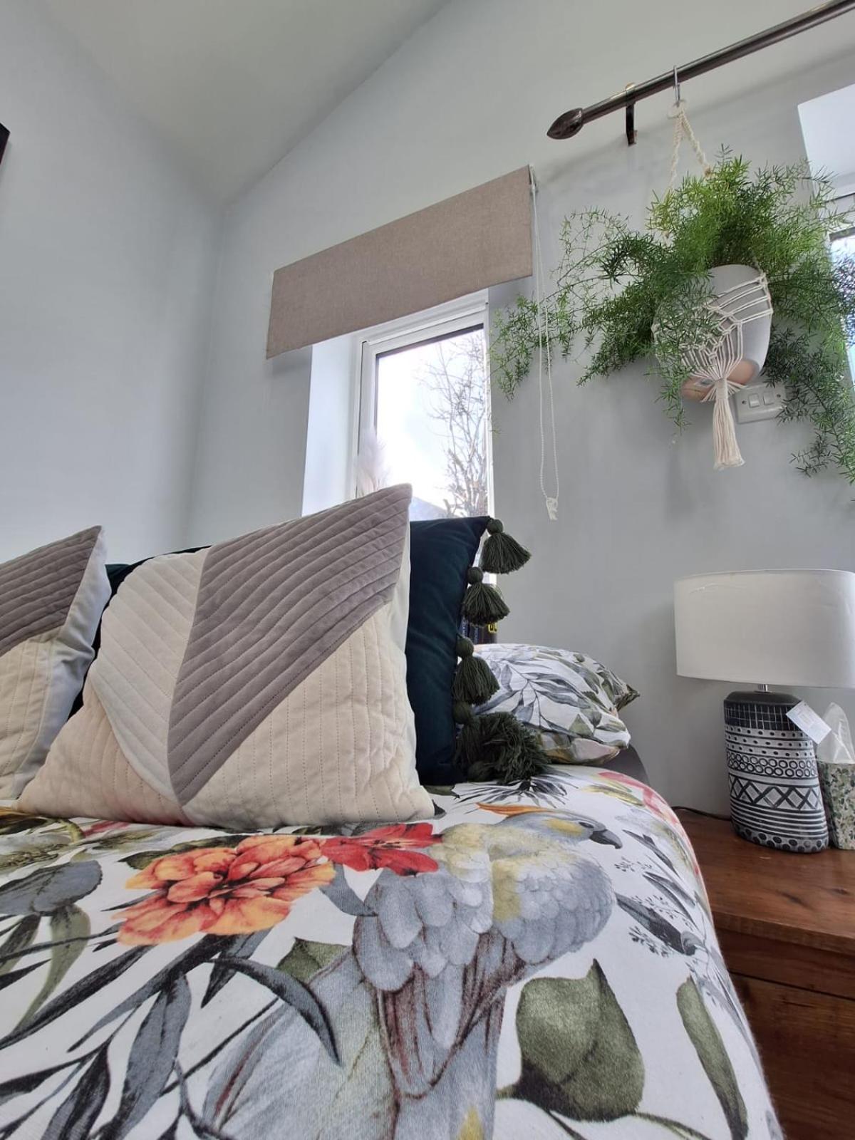 New, Stylish Studio Flat With Private Patio And Free On-Street Parking Check Out At 11Am Bournemouth Bagian luar foto