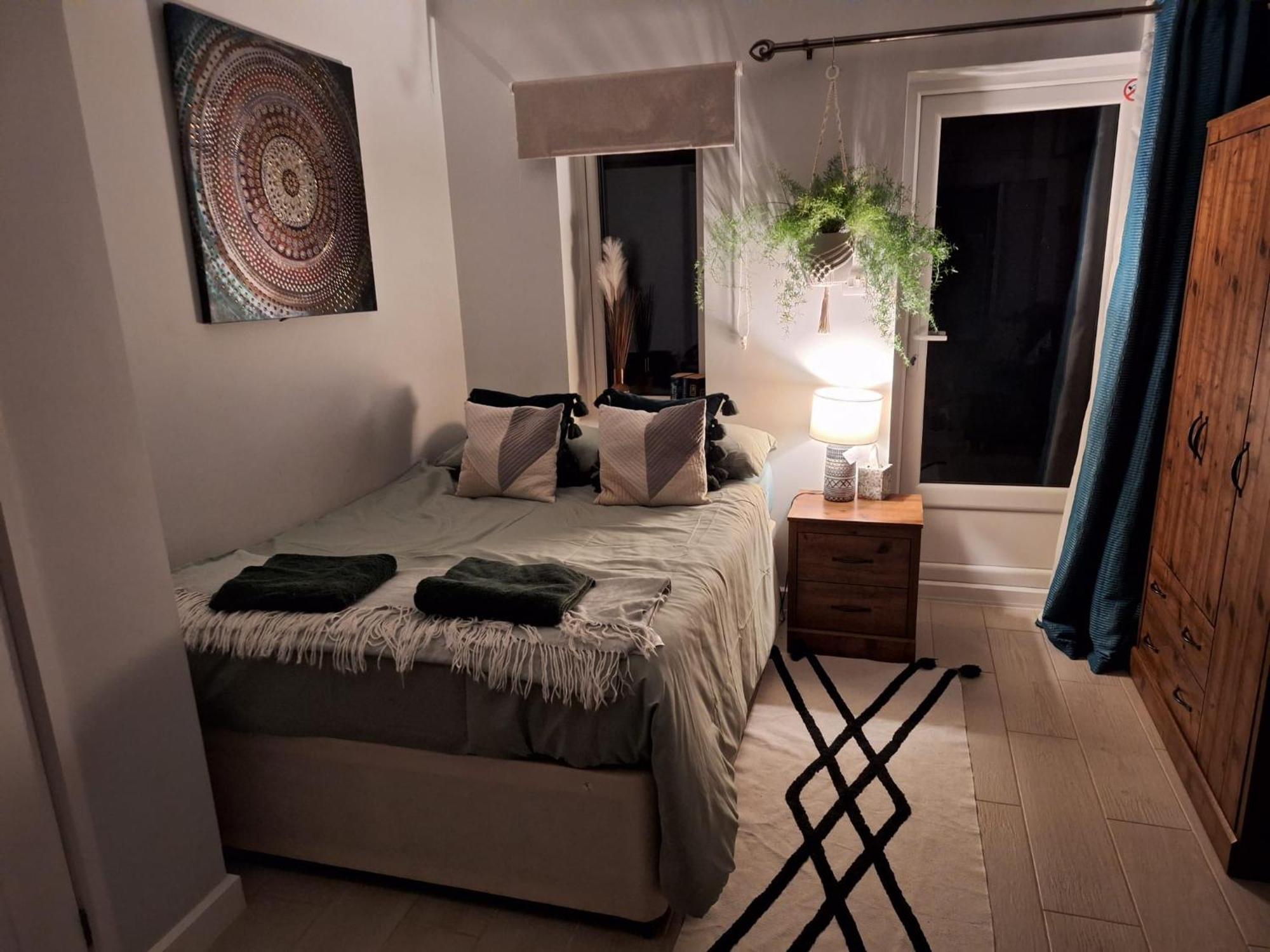 New, Stylish Studio Flat With Private Patio And Free On-Street Parking Check Out At 11Am Bournemouth Bagian luar foto