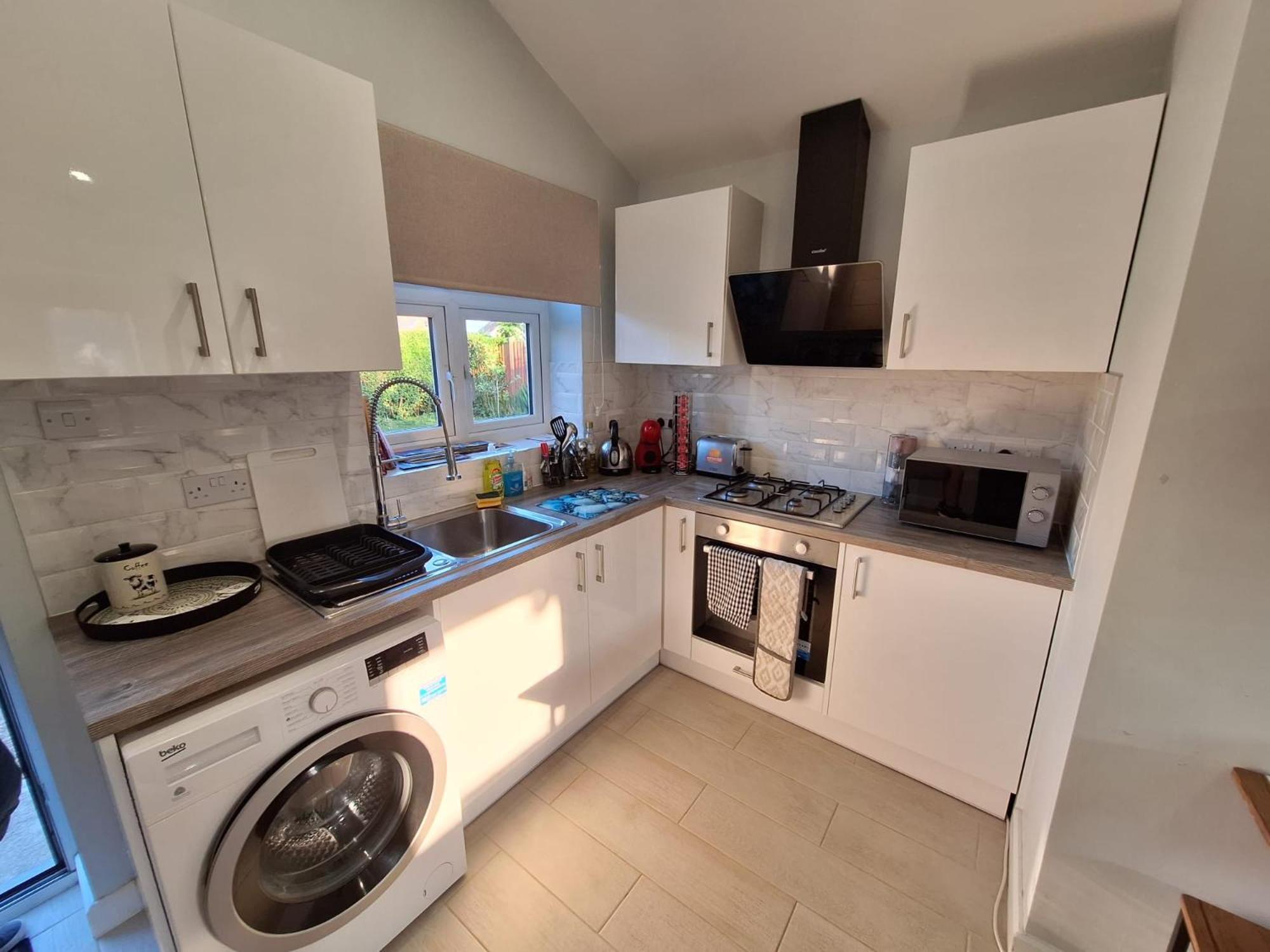 New, Stylish Studio Flat With Private Patio And Free On-Street Parking Check Out At 11Am Bournemouth Bagian luar foto