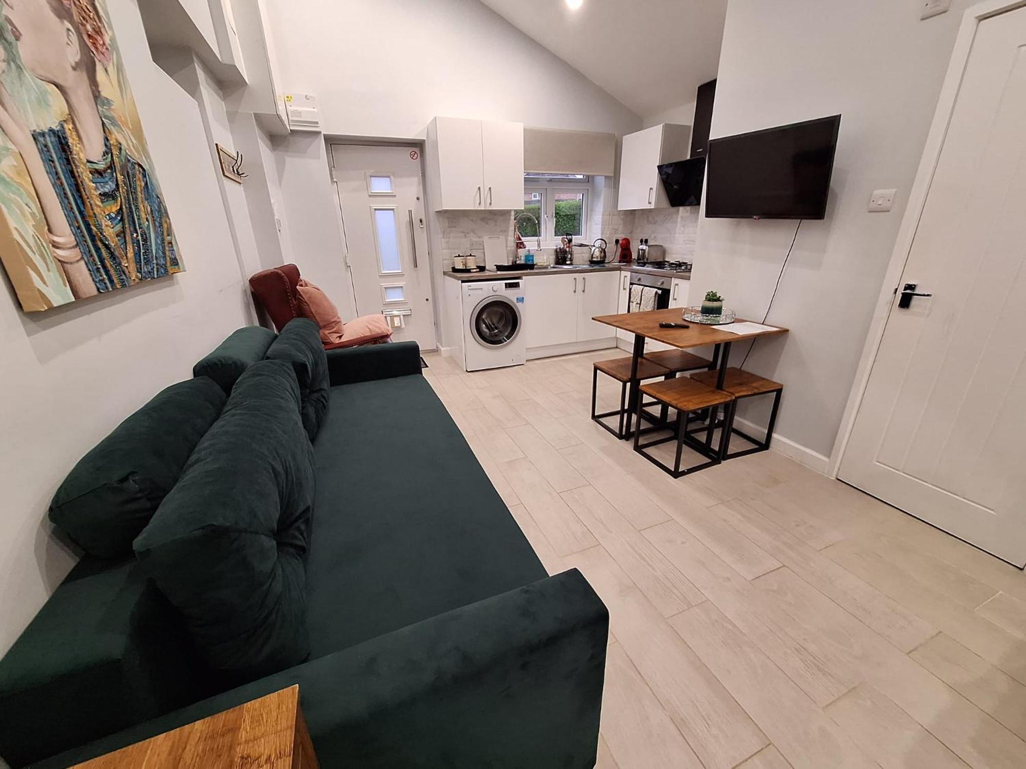 New, Stylish Studio Flat With Private Patio And Free On-Street Parking Check Out At 11Am Bournemouth Ruang foto