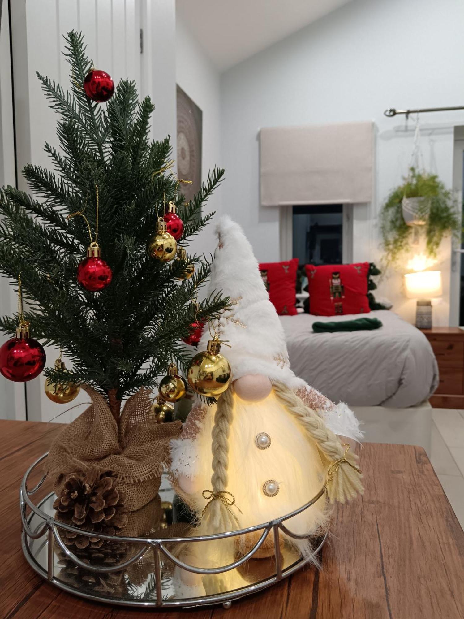 New, Stylish Studio Flat With Private Patio And Free On-Street Parking Check Out At 11Am Bournemouth Bagian luar foto